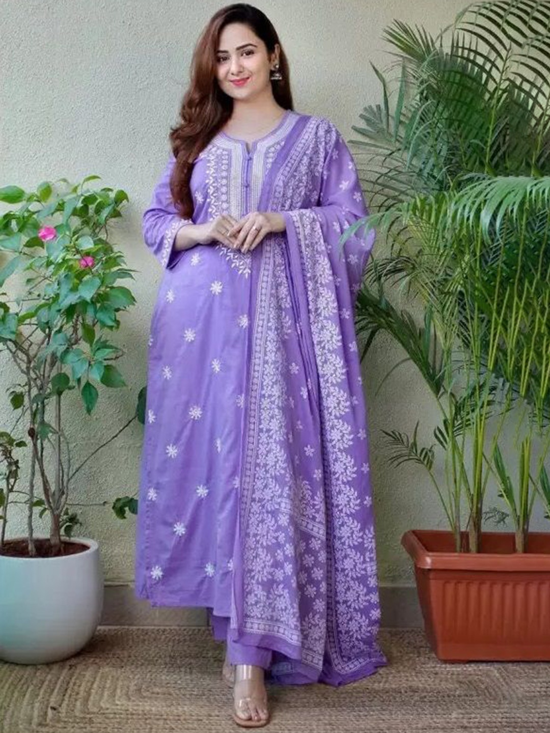 Piludi Women Floral Embroidered Regular Chikankari Kurta with Trousers & With Dupatta, Lavender
Piludi Women Floral Embroidered Regular Chikankari Kurta with Trousers & With Dupatta, Lavender