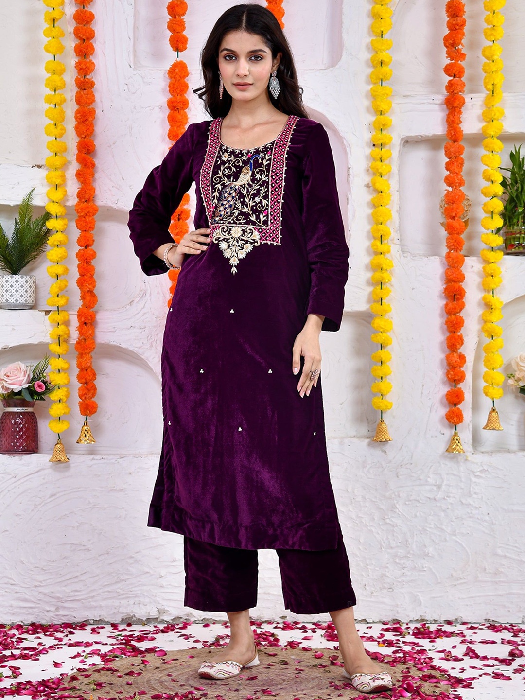 DRESENCE Women Floral Embroidered Regular Thread Work Velvet Kurta with Palazzos, Purple
DRESENCE Women Floral Embroidered Regular Thread Work Velvet Kurta with Palazzos, Purple