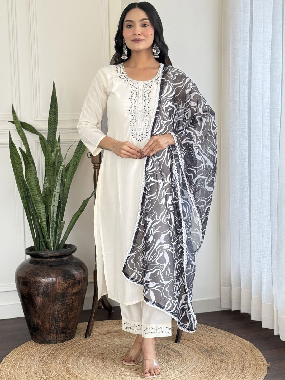 SHIJILA Women Ethnic Motifs Embroidered Regular Sequinned Kurta with Trousers & With Dupatta, Cream
SHIJILA Women Ethnic Motifs Embroidered Regular Sequinned Kurta with Trousers & With Dupatta, Cream