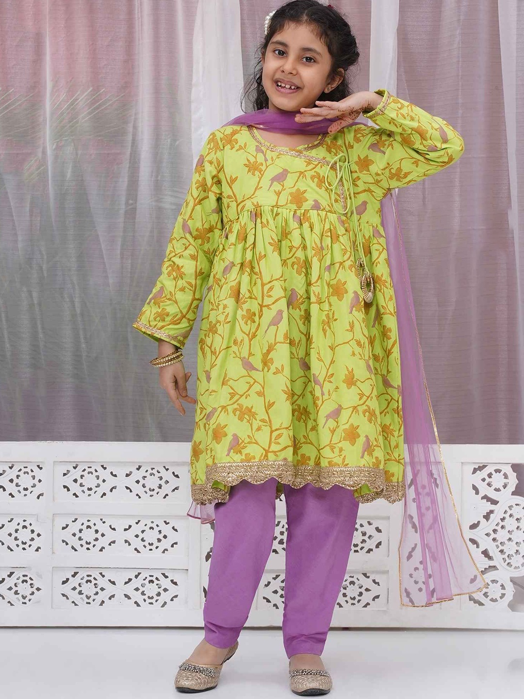 Little Bansi Girls Ethnic Motifs Angrakha Pure Cotton Kurta with Pyjamas & With Dupatta, Green
Little Bansi Girls Ethnic Motifs Angrakha Pure Cotton Kurta with Pyjamas & With Dupatta, Green