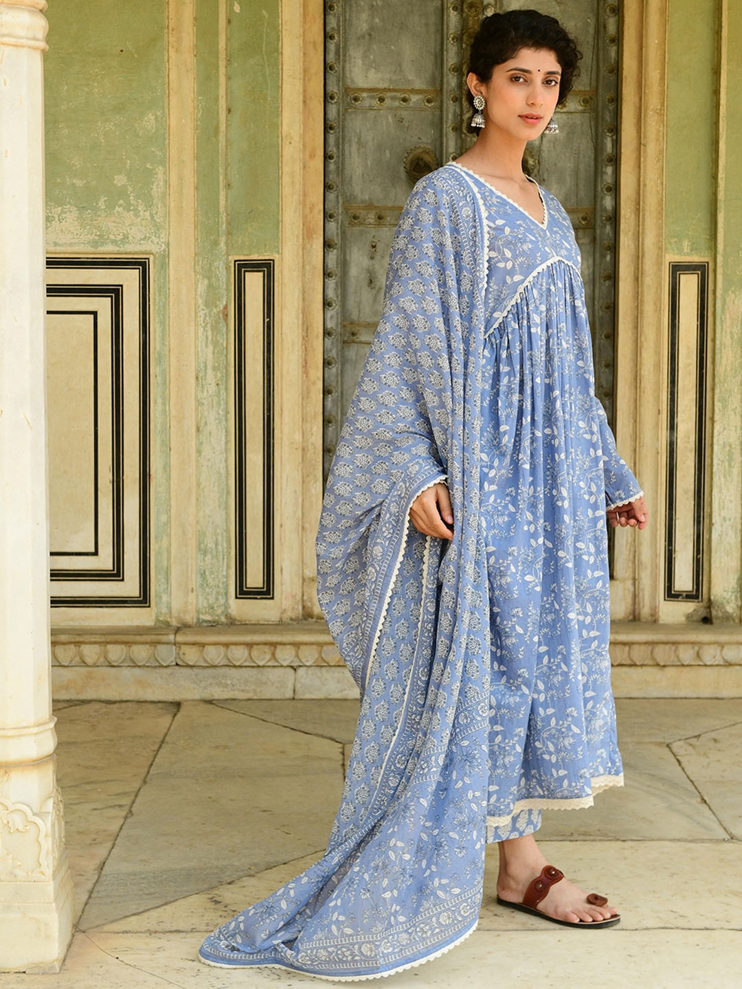 SHILPI HANDICRAFTS Women Floral Printed Regular Pure Cotton Kurta with Palazzos & With Dupatta, Blue
SHILPI HANDICRAFTS Women Floral Printed Regular Pure Cotton Kurta with Palazzos & With Dupatta, Blue