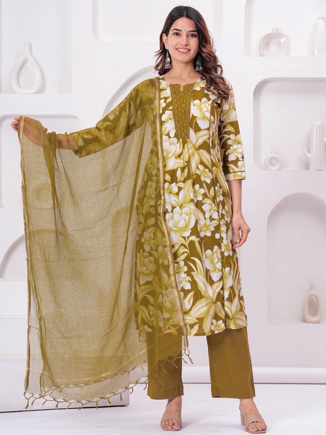 KALINI Women Floral Yoke Design Regular Sequinned Pure Cotton Kurta with Trousers & With Dupatta, Green
KALINI Women Floral Yoke Design Regular Sequinned Pure Cotton Kurta with Trousers & With Dupatta, Green