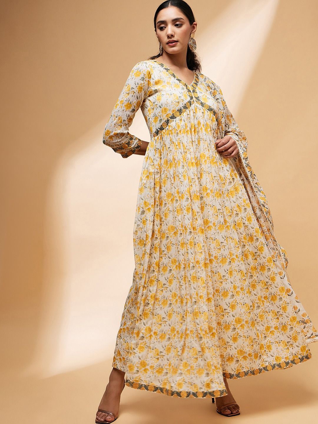 CHETI Women Floral Printed Empire Sequinned Kurta with Trousers & With Dupatta, White
CHETI Women Floral Printed Empire Sequinned Kurta with Trousers & With Dupatta, White