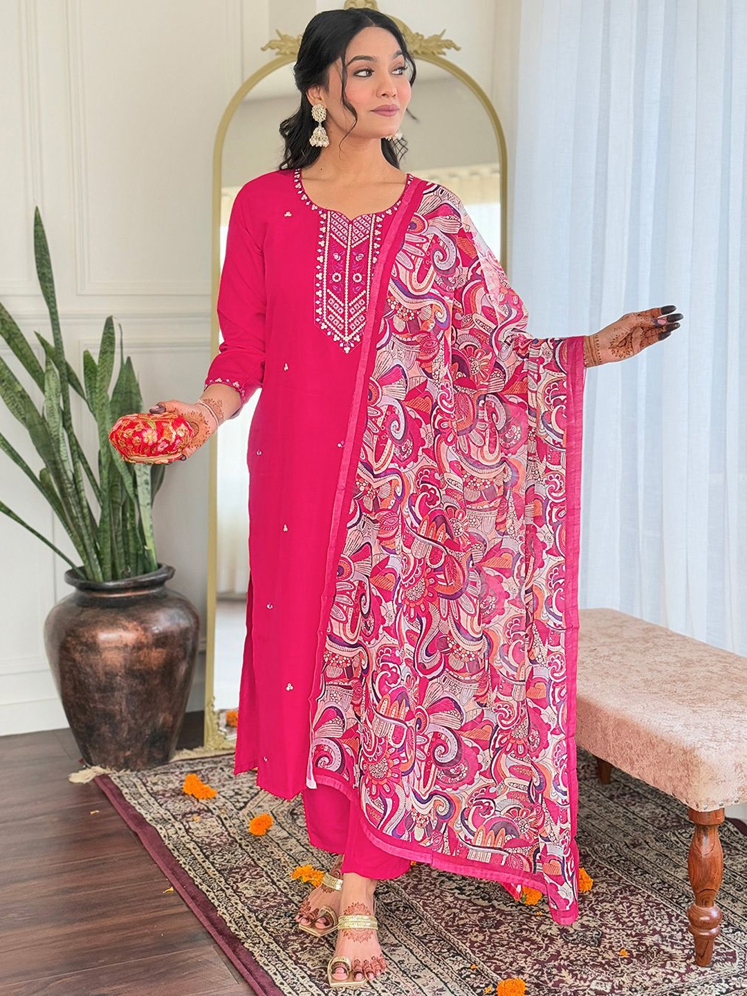 REALLTREND Women Ethnic Motifs Embroidered Regular Sequinned Kurta with Trousers & With Dupatta, Pink
REALLTREND Women Ethnic Motifs Embroidered Regular Sequinned Kurta with Trousers & With Dupatta, Pink
