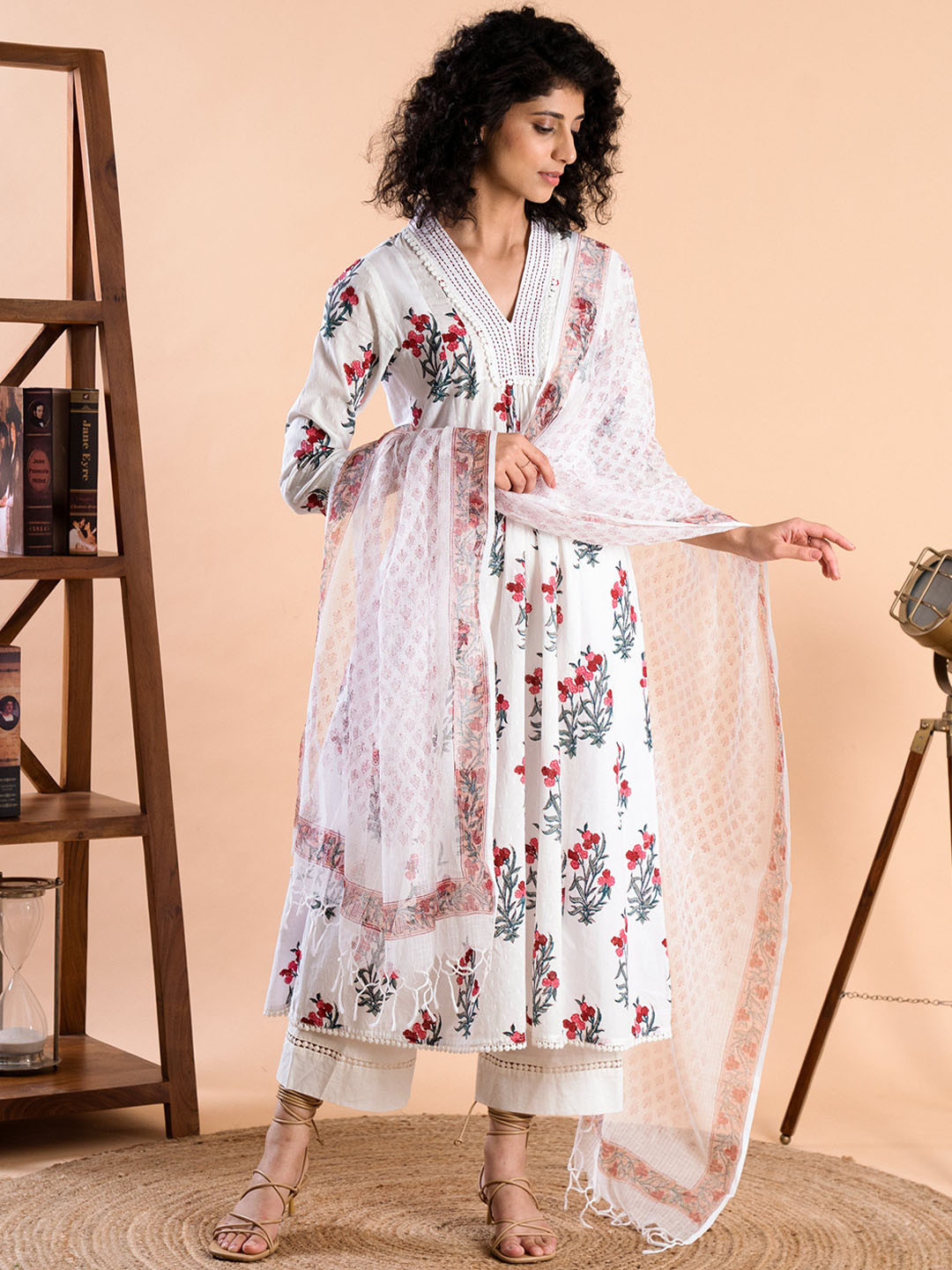 SHILPI HANDICRAFTS Women Floral Printed Regular Pure Cotton Kurta with Palazzos & With Dupatta, White
SHILPI HANDICRAFTS Women Floral Printed Regular Pure Cotton Kurta with Palazzos & With Dupatta, White