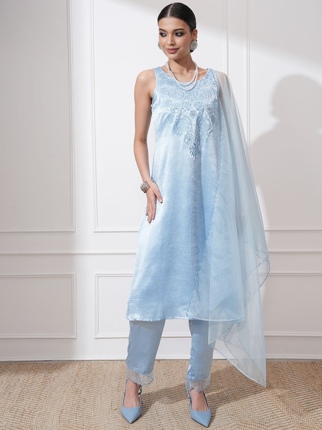 Vishudh Women Ethnic Motifs Embroidered Regular Thread Work Kurta with Trousers & With Dupatta, Blue
Vishudh Women Ethnic Motifs Embroidered Regular Thread Work Kurta with Trousers & With Dupatta, Blue