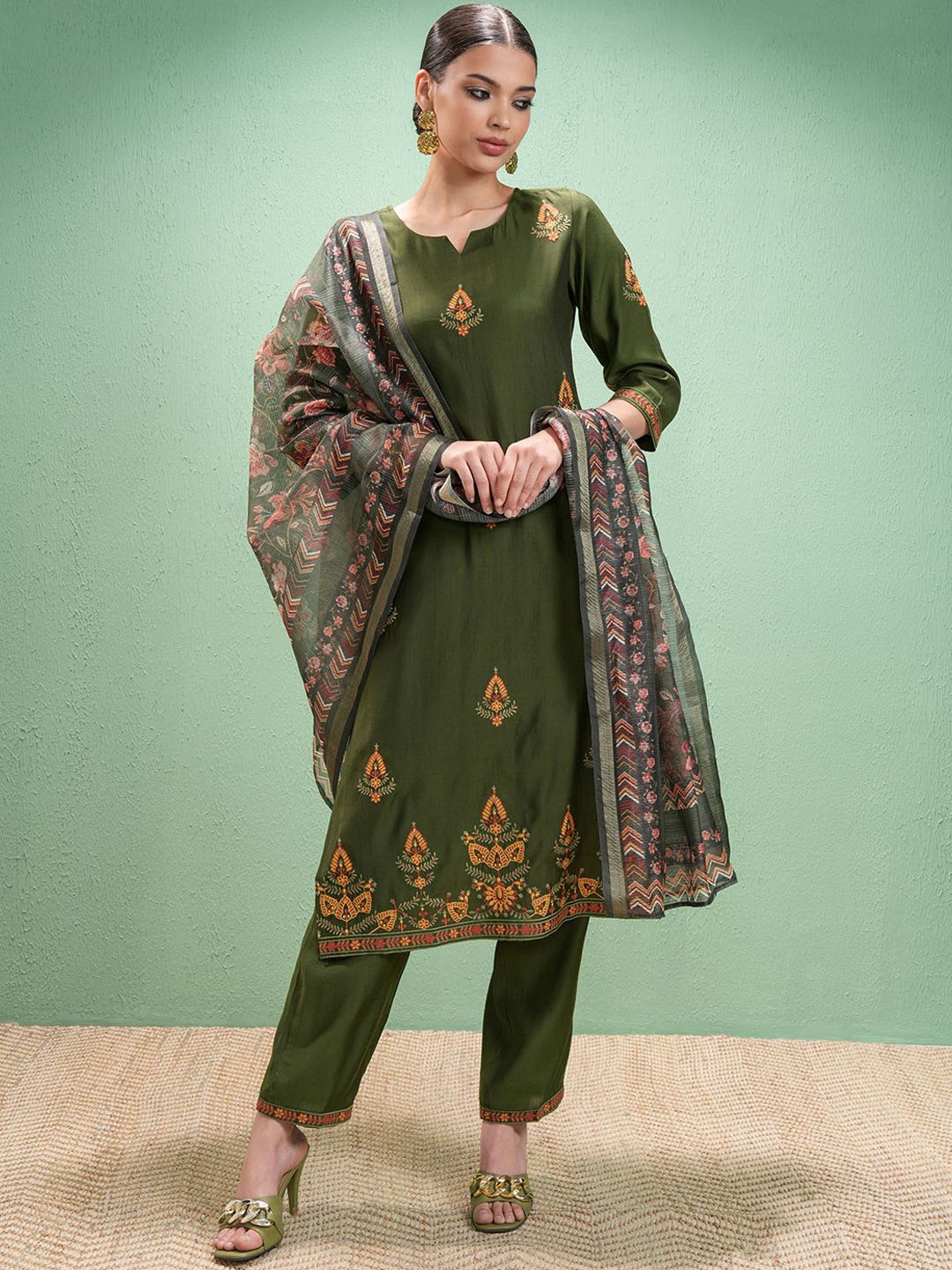 Vishudh Women Ethnic Motifs Embroidered Regular Thread Work Kurta with Trousers & With Dupatta, Green
Vishudh Women Ethnic Motifs Embroidered Regular Thread Work Kurta with Trousers & With Dupatta, Green