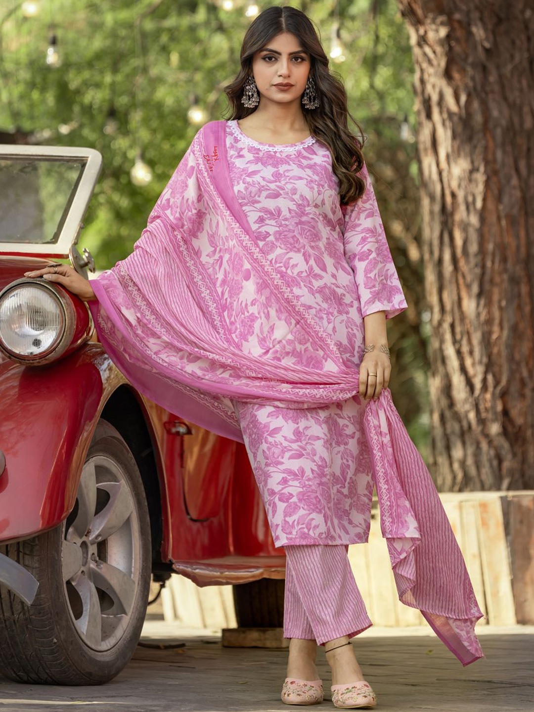 BAPS Women Floral Printed Regular Pure Cotton Kurta with Trousers & With Dupatta, Pink
BAPS Women Floral Printed Regular Pure Cotton Kurta with Trousers & With Dupatta, Pink