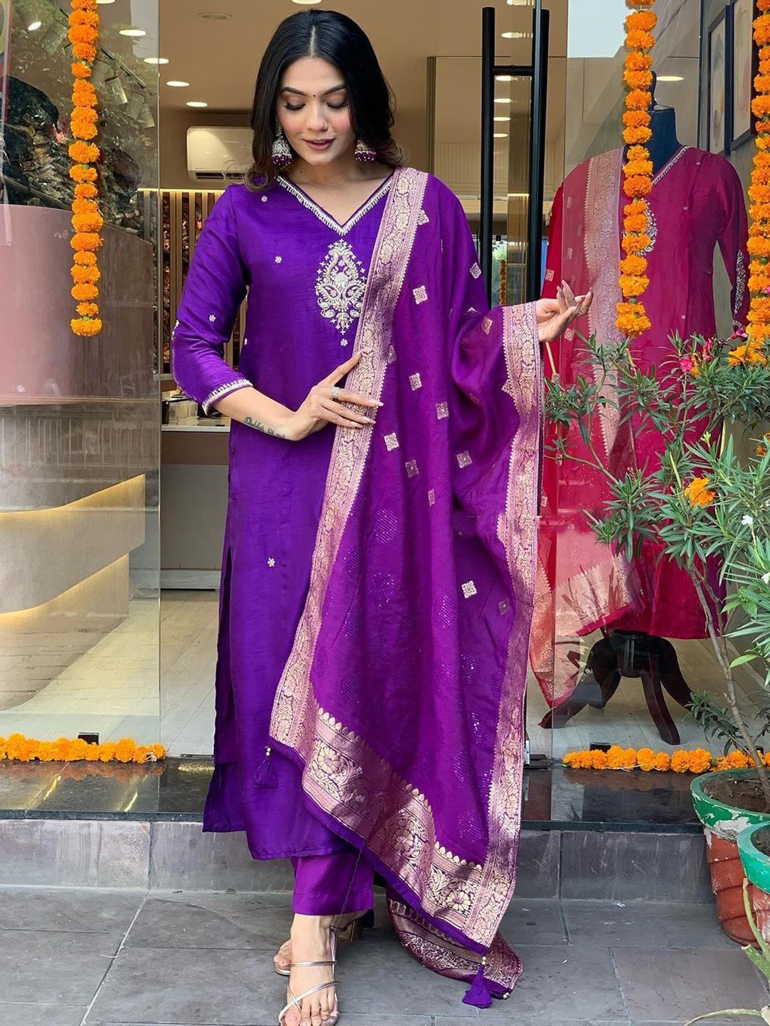 mimi design Floral Embroidered Beads and Stones Straight Kurta with Trouser & Dupatta, Purple
mimi design Floral Embroidered Beads and Stones Straight Kurta with Trouser & Dupatta, Purple
