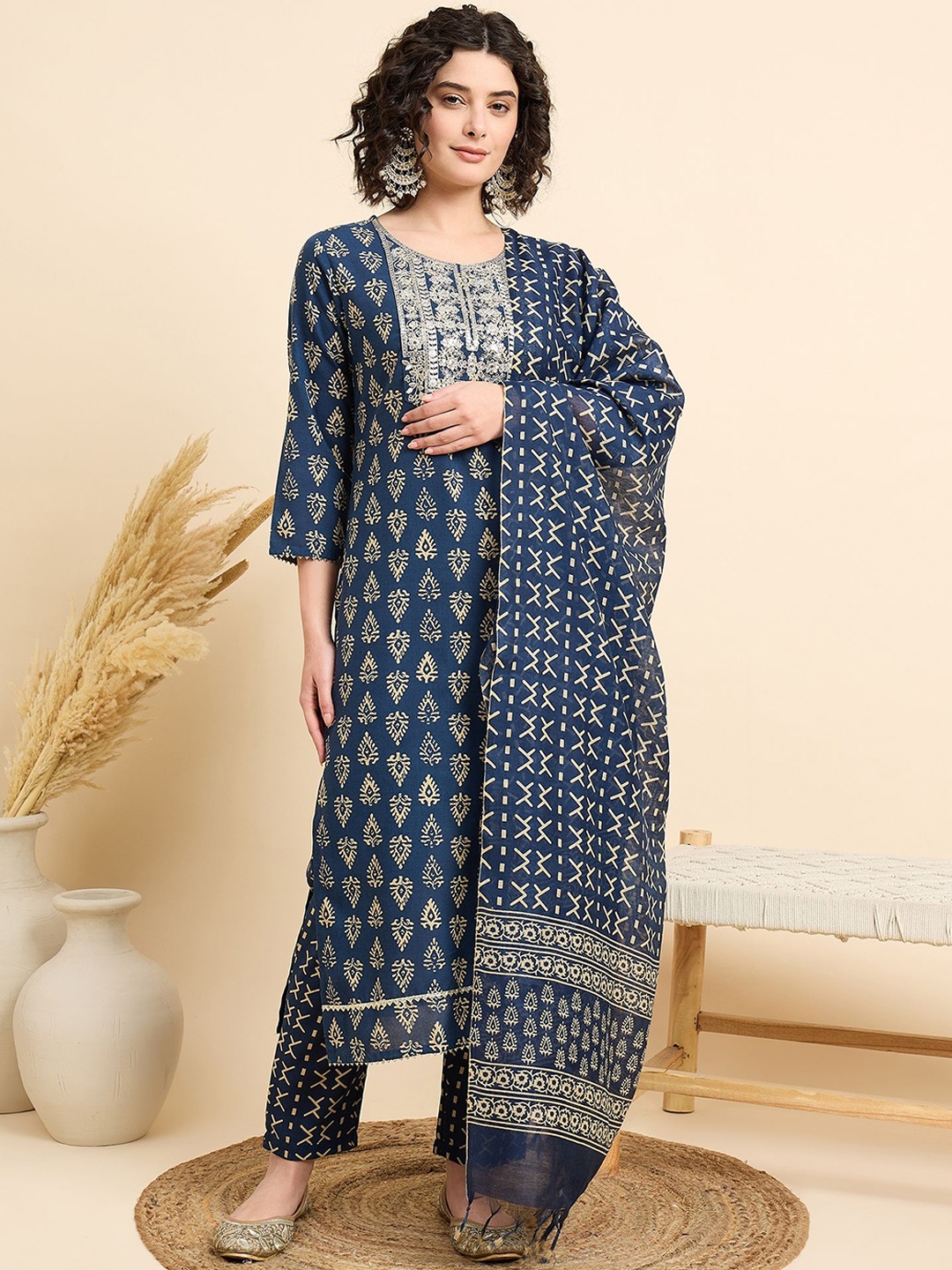 KLOSIA Women Ethnic Motifs Printed Regular Thread Work Kurta with Trousers & With Dupatta, Blue
KLOSIA Women Ethnic Motifs Printed Regular Thread Work Kurta with Trousers & With Dupatta, Blue