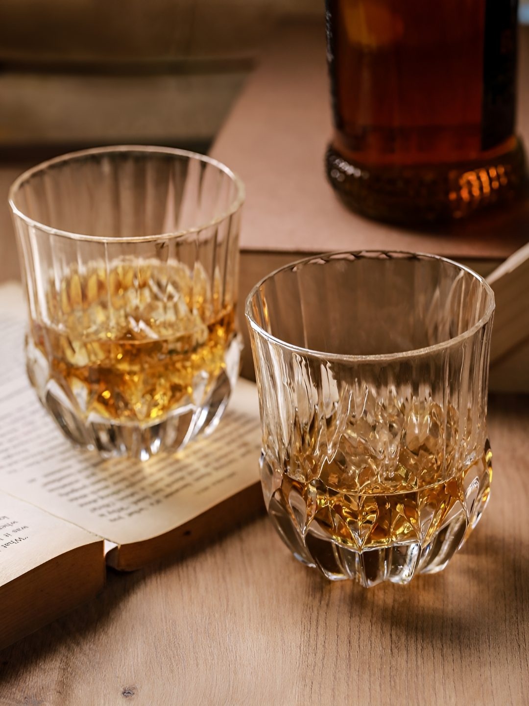 Troveas CRYSTAL GAUNTLET WHISKEY GLASS - ITALIAN CRYSTAL - SET OF 2, 350ML, Transparent
Troveas CRYSTAL GAUNTLET WHISKEY GLASS - ITALIAN CRYSTAL - SET OF 2, 350ML, Transparent