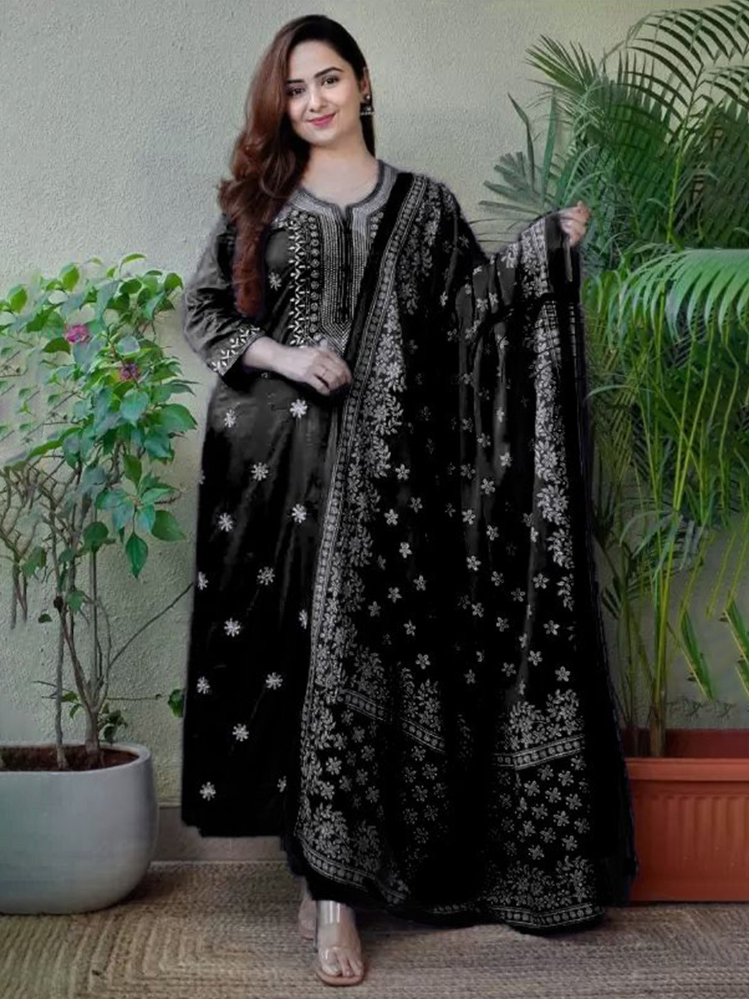 Piludi Floral Embroidered Chikankari Kurta Notch Neck A-Line Kurta with Trousers & Dupatta, Black
Piludi Floral Embroidered Chikankari Kurta Notch Neck A-Line Kurta with Trousers & Dupatta, Black