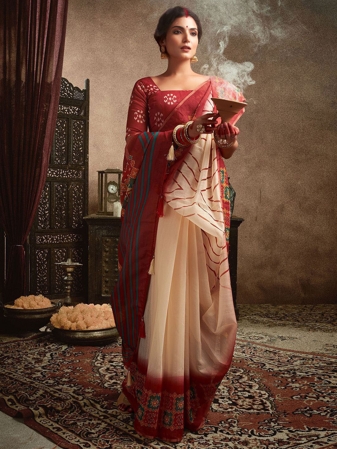 DIVASTRI Ethnic Motifs Silk Cotton Baluchari Saree, Cream
DIVASTRI Ethnic Motifs Silk Cotton Baluchari Saree, Cream