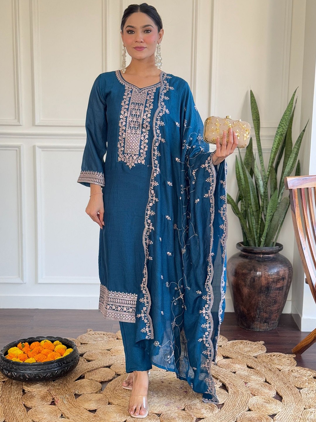 Anouk Women Ethnic Motifs Embroidered Regular Thread Work Kurta with Trousers & With Dupatta, Blue
Anouk Women Ethnic Motifs Embroidered Regular Thread Work Kurta with Trousers & With Dupatta, Blue