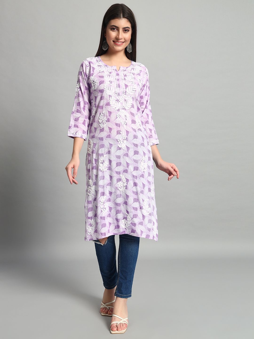 Fashionable Chikan Handikraft Floral Embroidered Pure Cotton Chikankari Straight Kurta, Purple
Fashionable Chikan Handikraft Floral Embroidered Pure Cotton Chikankari Straight Kurta, Purple
