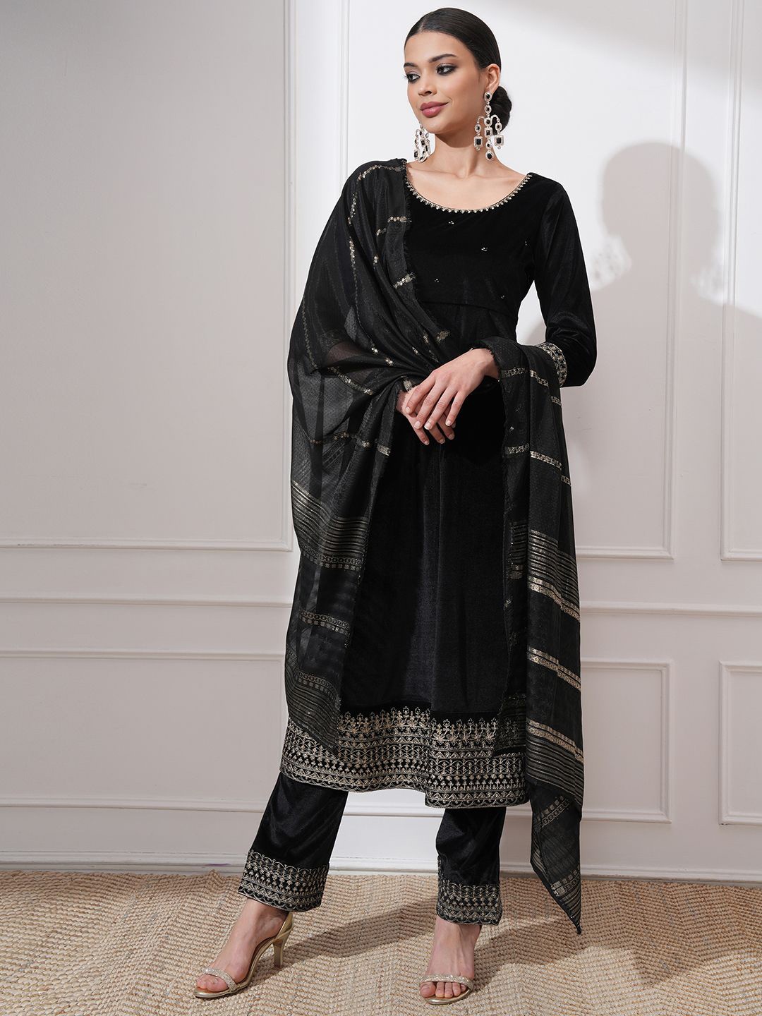Vishudh Women Floral Embroidered Regular Kurta with Trousers & With Dupatta, Black
Vishudh Women Floral Embroidered Regular Kurta with Trousers & With Dupatta, Black