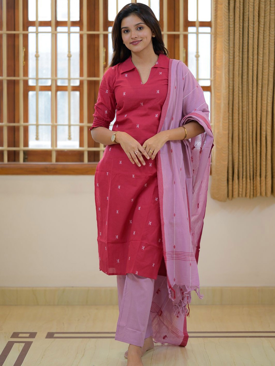Vastara the Label Women Ethnic Motifs Printed Regular Thread Work Pure Cotton Kurta with Trousers, Red
Vastara the Label Women Ethnic Motifs Printed Regular Thread Work Pure Cotton Kurta with Trousers, Red
