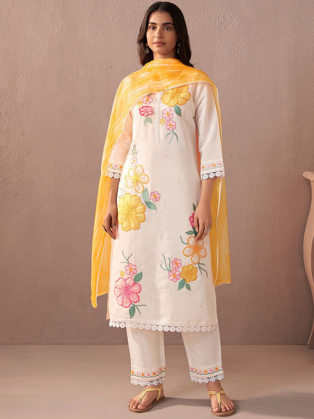 Indo Era Women Floral Embroidered Regular Thread Work Kurta with Trousers & With Dupatta, White
Indo Era Women Floral Embroidered Regular Thread Work Kurta with Trousers & With Dupatta, White
