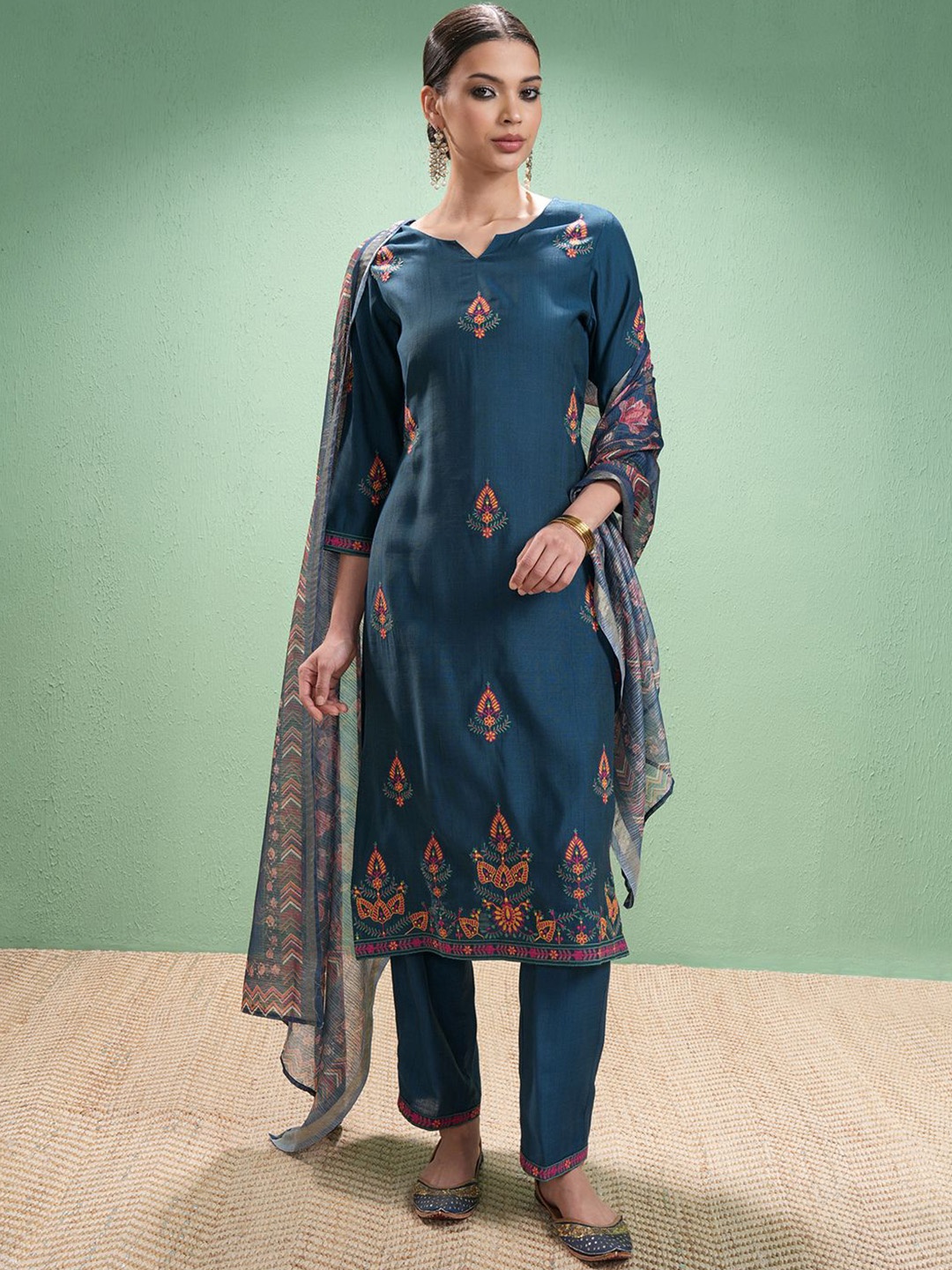 Vishudh Women Floral Embroidered Regular Thread Work Kurta with Trousers & With Dupatta, Blue
Vishudh Women Floral Embroidered Regular Thread Work Kurta with Trousers & With Dupatta, Blue