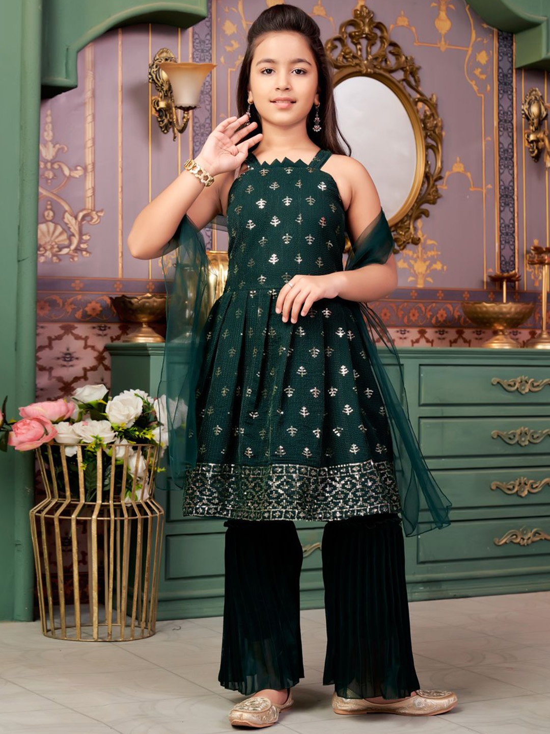 Aarika Girls Ethnic Motifs Embroidered Regular Sequinned Kurta with Sharara & With Dupatta, Green
Aarika Girls Ethnic Motifs Embroidered Regular Sequinned Kurta with Sharara & With Dupatta, Green