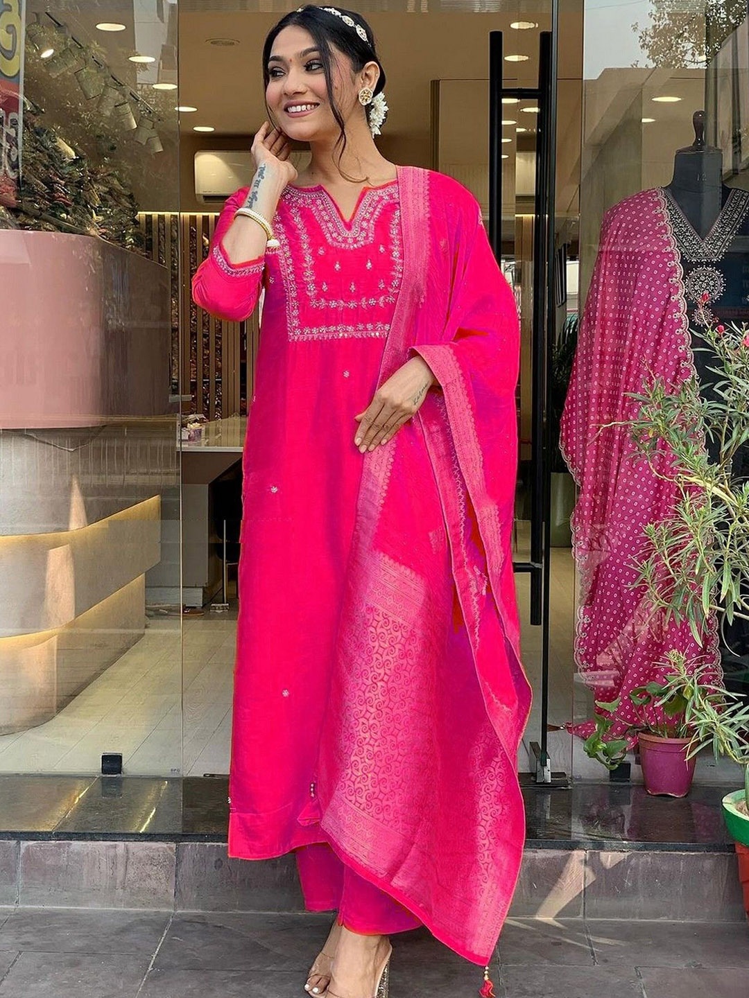 mimi design Floral Embroidered Beads and Stones Straight Kurta with Trousers & Dupatta, Pink
mimi design Floral Embroidered Beads and Stones Straight Kurta with Trousers & Dupatta, Pink