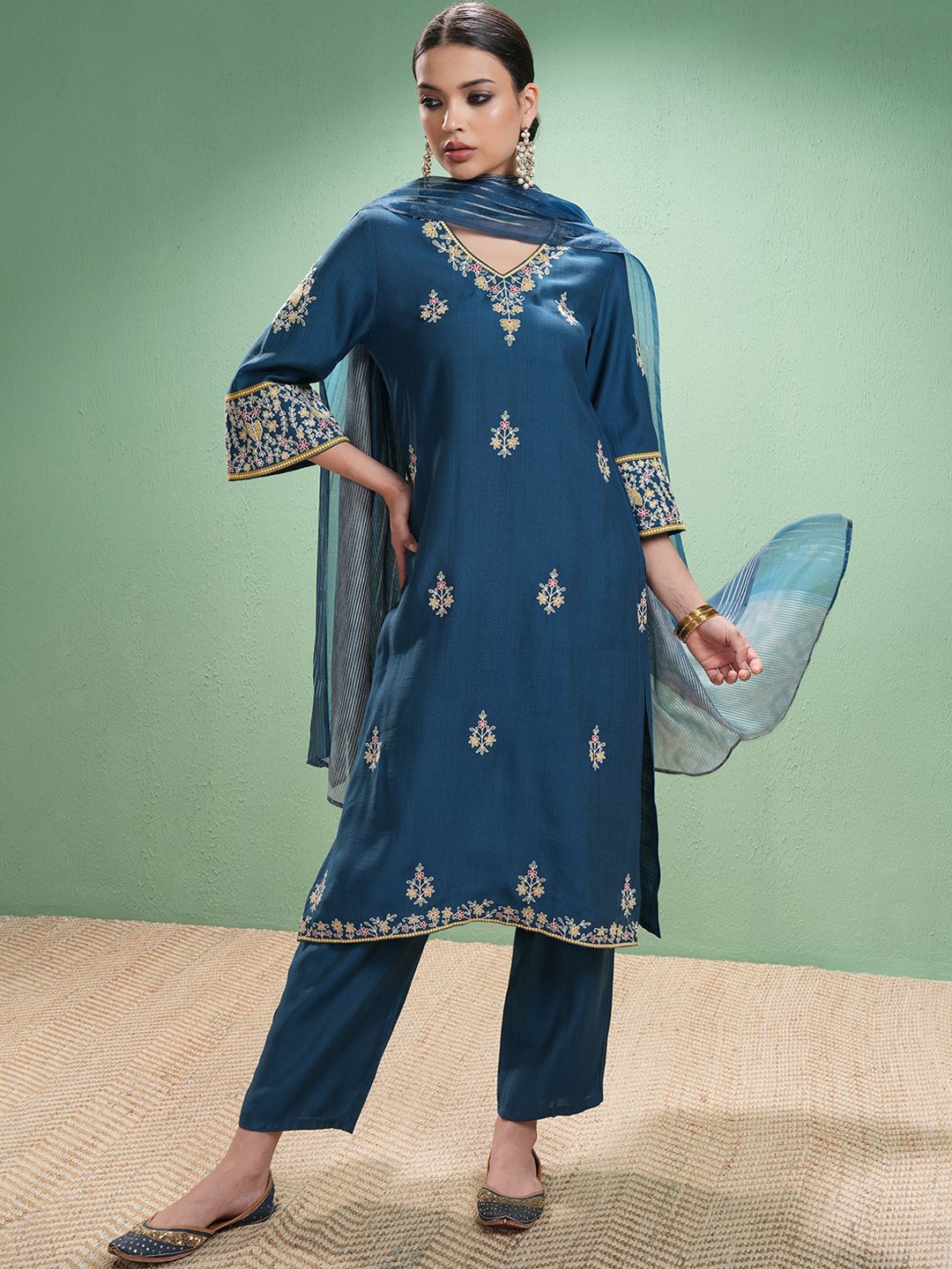Vishudh Women Floral Embroidered Regular Thread Work Kurta with Trousers & With Dupatta, Blue
Vishudh Women Floral Embroidered Regular Thread Work Kurta with Trousers & With Dupatta, Blue
