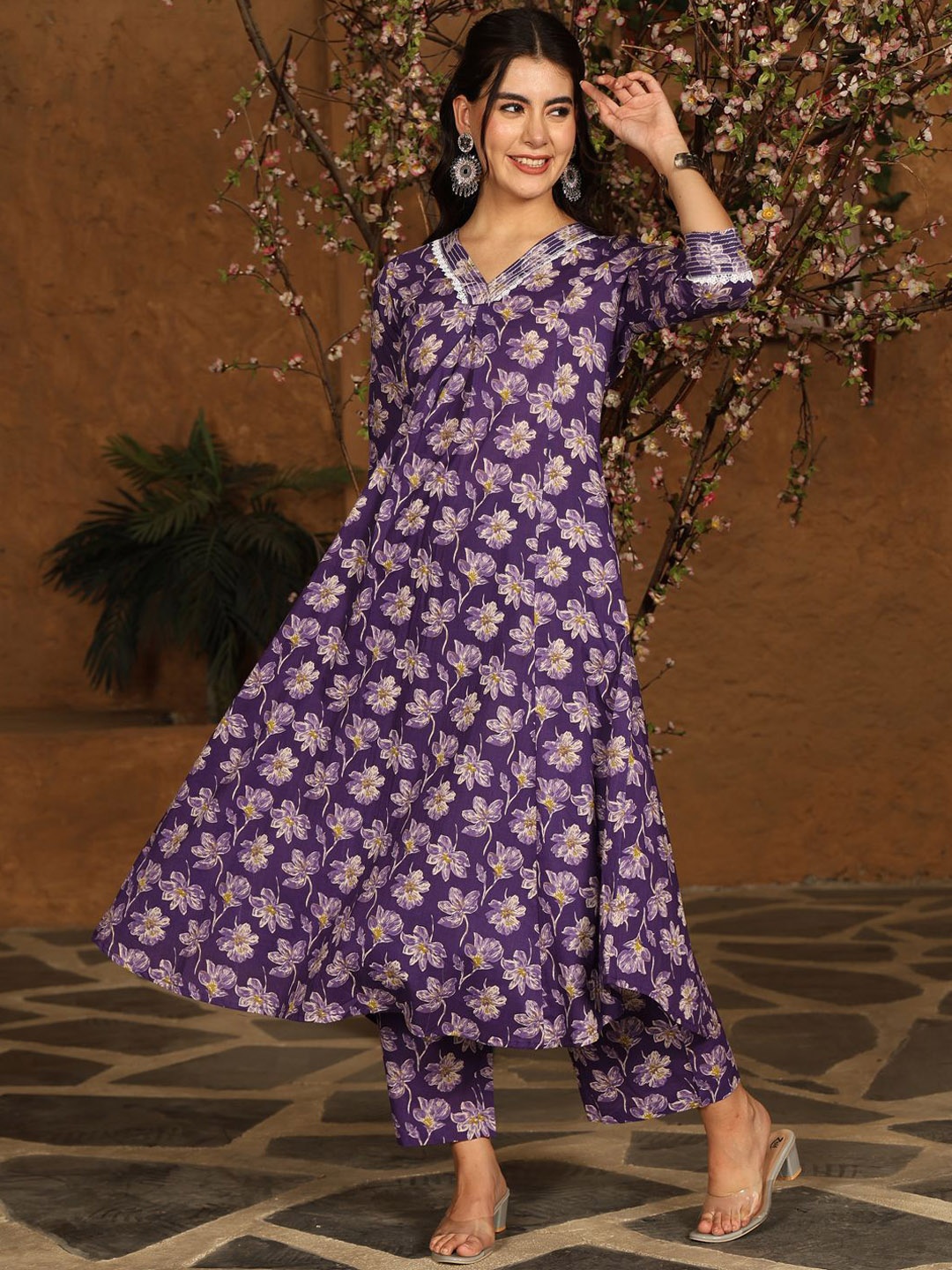 GULMOHAR JAIPUR Women Floral Printed Regular Thread Work Kurta with Palazzos, Purple
GULMOHAR JAIPUR Women Floral Printed Regular Thread Work Kurta with Palazzos, Purple