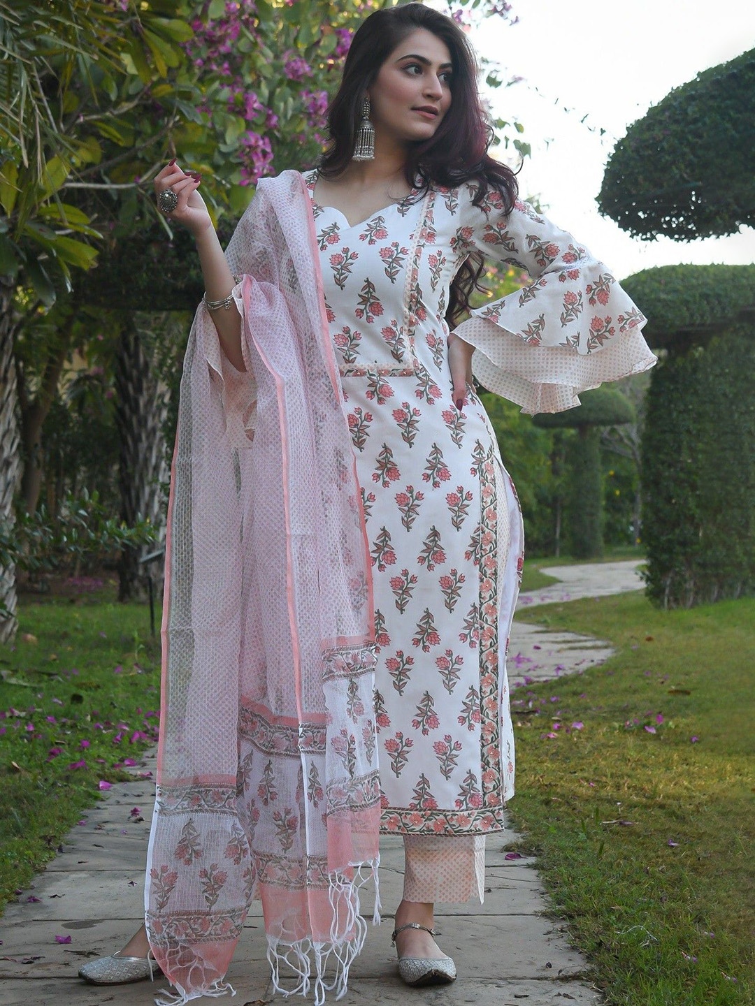 Moda Rapido Women Floral Printed Regular Kurta with Pyjamas & With Dupatta, Pink
Moda Rapido Women Floral Printed Regular Kurta with Pyjamas & With Dupatta, Pink