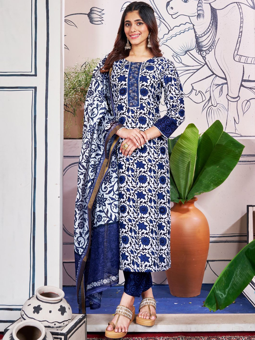 HERE&NOW Women Floral Printed Regular Kurta with Trousers & With Dupatta, Blue
HERE&NOW Women Floral Printed Regular Kurta with Trousers & With Dupatta, Blue