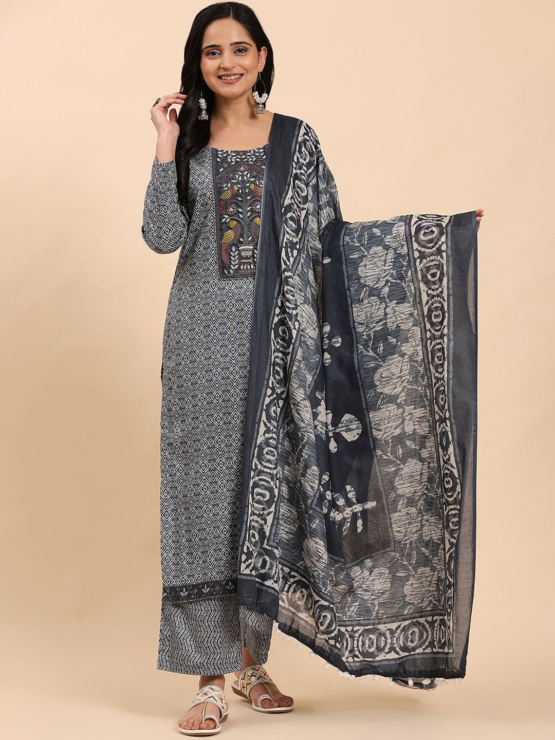 Mamicha Women Floral Printed Regular Pure Cotton Kurta with Palazzos & With Dupatta, Navy blue
Mamicha Women Floral Printed Regular Pure Cotton Kurta with Palazzos & With Dupatta, Navy blue
