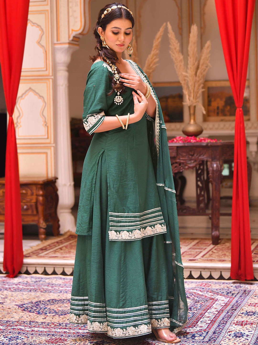 MAHUKAA Women Floral Printed Regular Pure Silk Kurta with Sharara & With Dupatta, Green
MAHUKAA Women Floral Printed Regular Pure Silk Kurta with Sharara & With Dupatta, Green