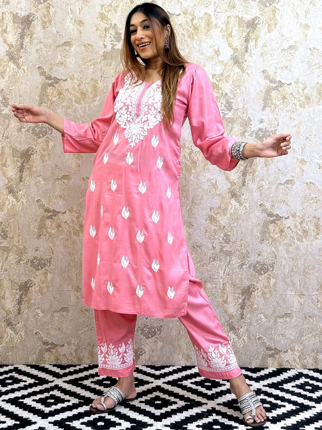 AMAAYAKARI CHIKAN Women Floral Embroidered Regular Thread Work Kurta with Trousers, Pink
AMAAYAKARI CHIKAN Women Floral Embroidered Regular Thread Work Kurta with Trousers, Pink