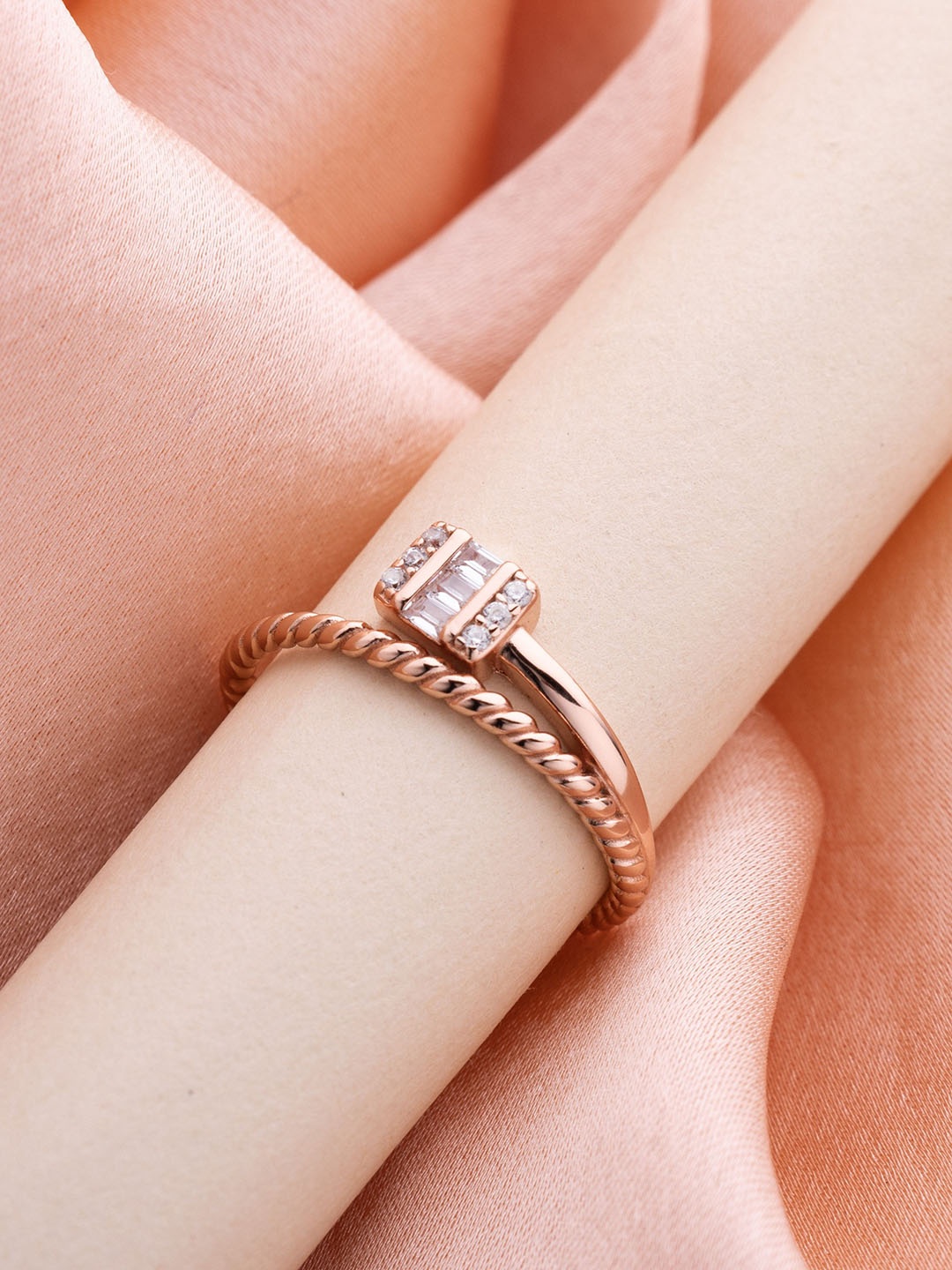 LIORA 925 Silver Jewellery Sterling Silver Rosegold Plated Sparkling Bar Ring, Rose gold
LIORA 925 Silver Jewellery Sterling Silver Rosegold Plated Sparkling Bar Ring, Rose gold