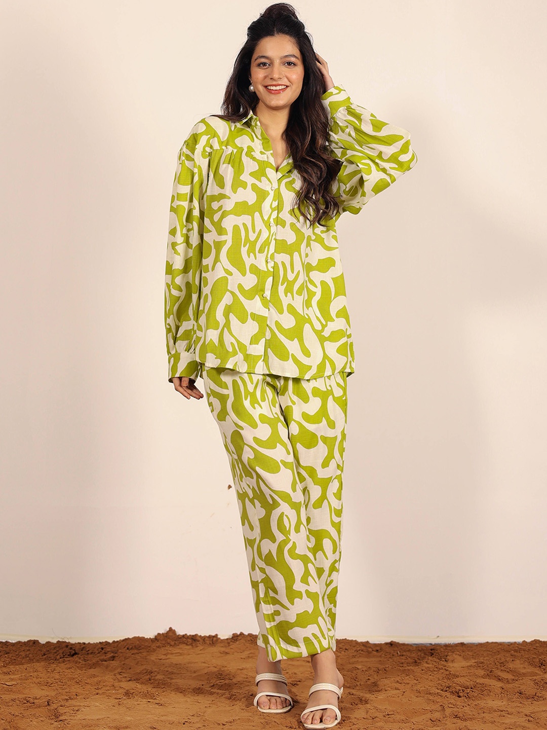 KAORI BY SHREYA AGARWAL Printed Shirt Collar Neck Shirt With Trousers Co-Ords, Green
KAORI BY SHREYA AGARWAL Printed Shirt Collar Neck Shirt With Trousers Co-Ords, Green