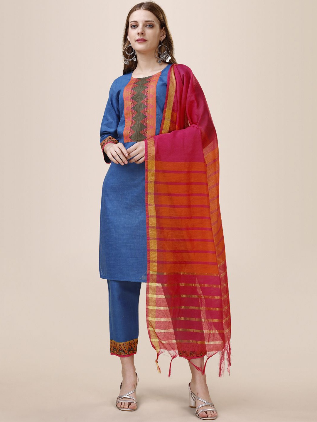Moda Rapido Women Floral Printed Regular Kurta with Trousers & With Dupatta, Navy blue
Moda Rapido Women Floral Printed Regular Kurta with Trousers & With Dupatta, Navy blue