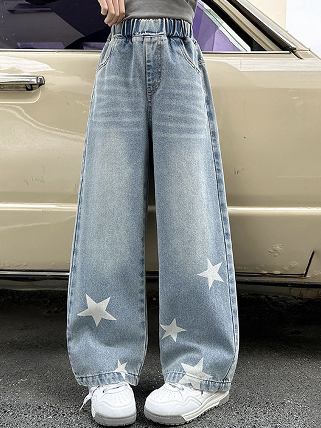 LULU & SKY Girls Straight Fit High-Rise Highly Distressed Light Fade Jeans, Blue
LULU & SKY Girls Straight Fit High-Rise Highly Distressed Light Fade Jeans, Blue