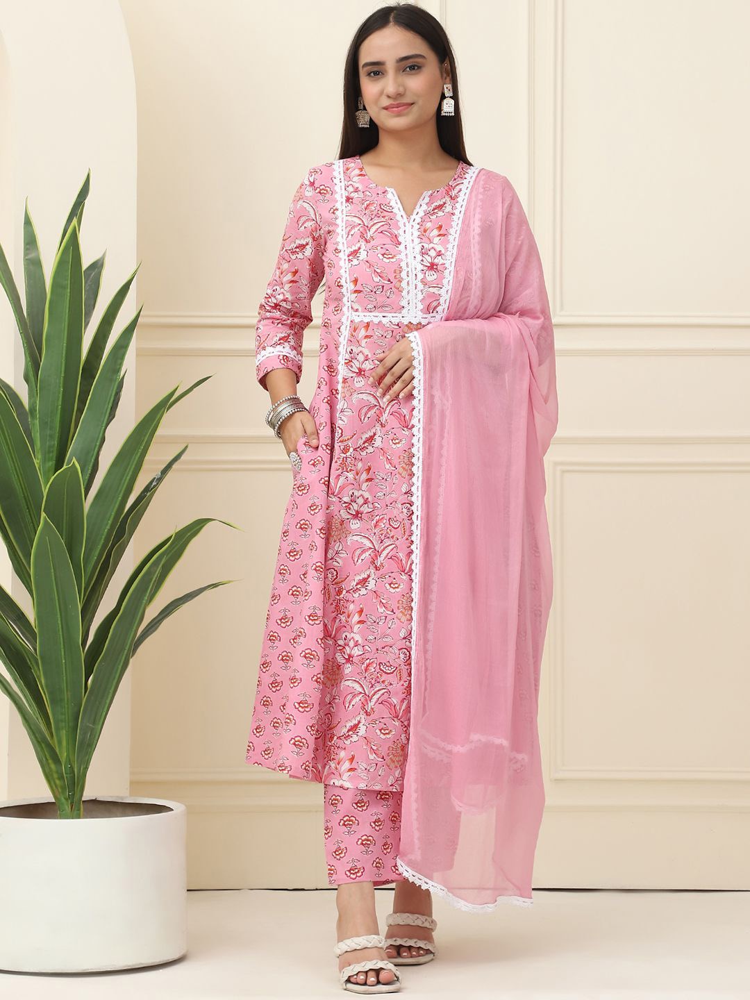 Feel Clath Floral Printed Notch Neck Pure Cotton Kurta With Trousers & Dupatta, Pink
Feel Clath Floral Printed Notch Neck Pure Cotton Kurta With Trousers & Dupatta, Pink