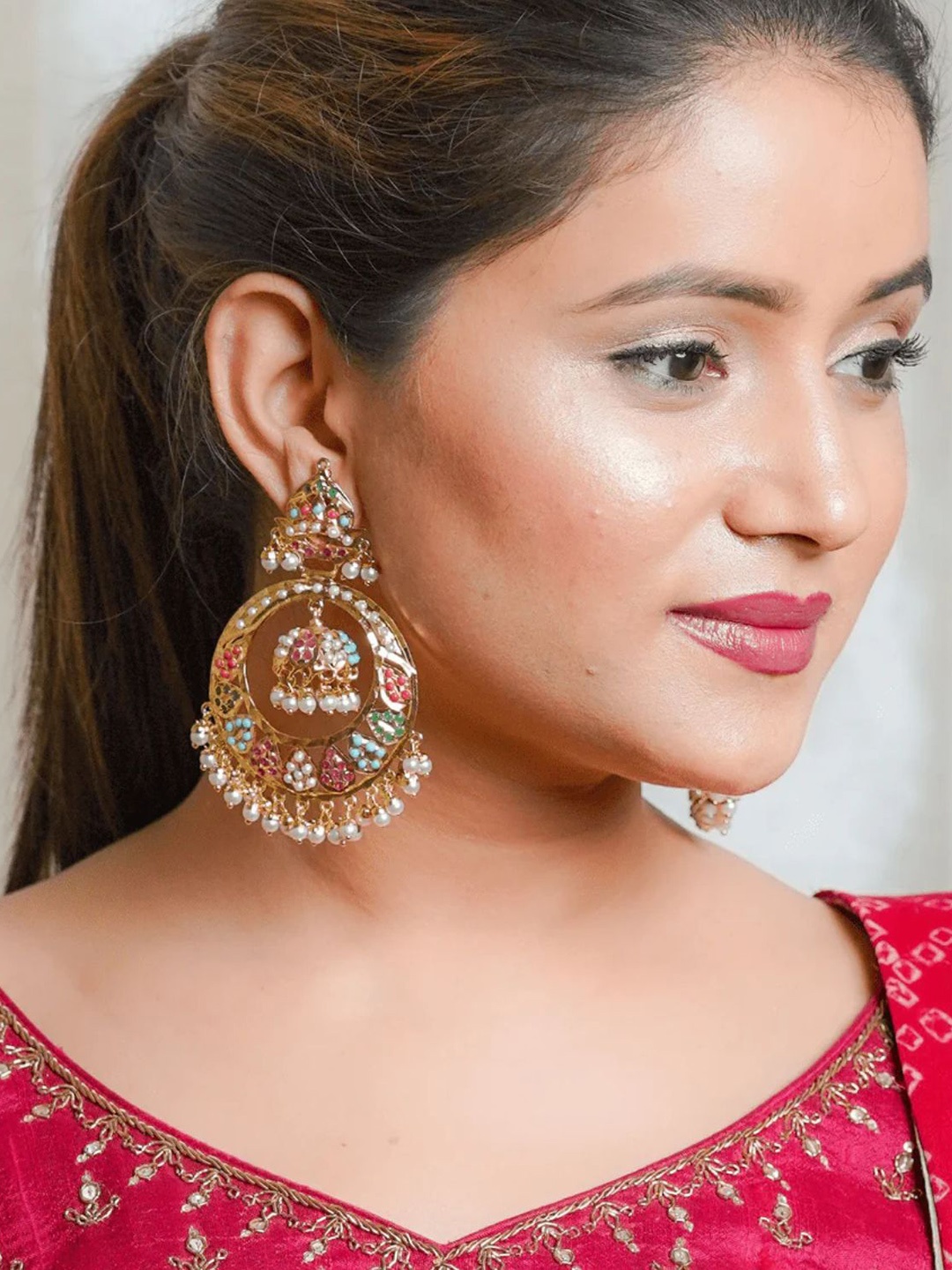QUEENS JEWELS Gold-Plated Stones Studded And Beaded Contemporary Shaped Jadau Drop Earring
QUEENS JEWELS Gold-Plated Stones Studded And Beaded Contemporary Shaped Jadau Drop Earring