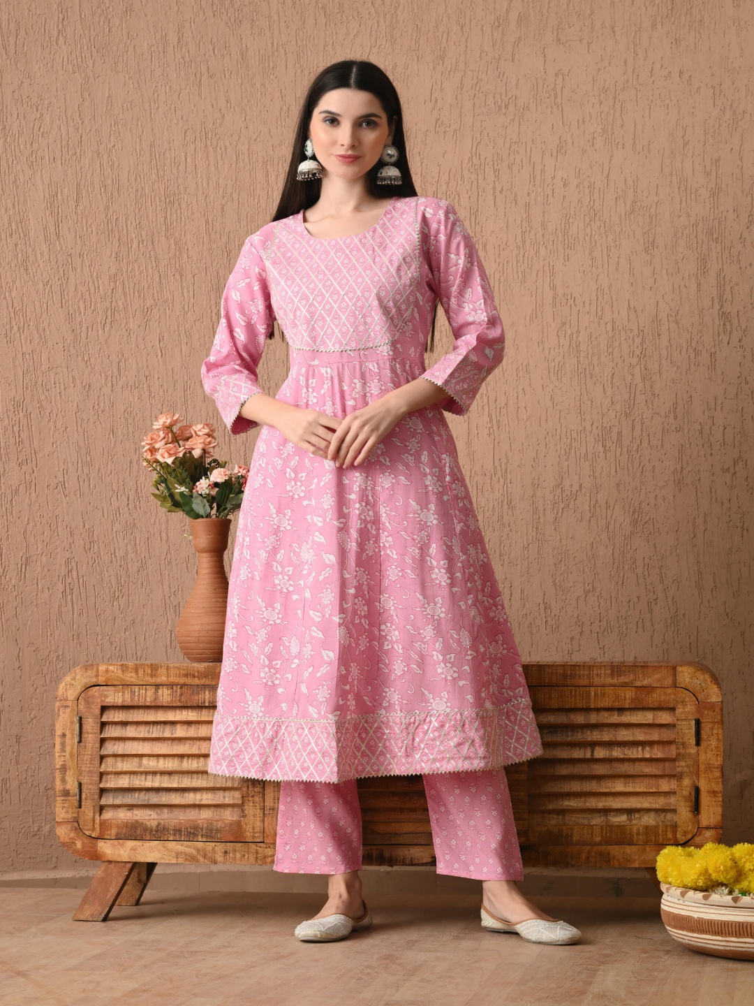 Bhoolft Floral Printed Round Neck Panelled Anarkali Kurta With Trousers & Dupatta, Pink
Bhoolft Floral Printed Round Neck Panelled Anarkali Kurta With Trousers & Dupatta, Pink