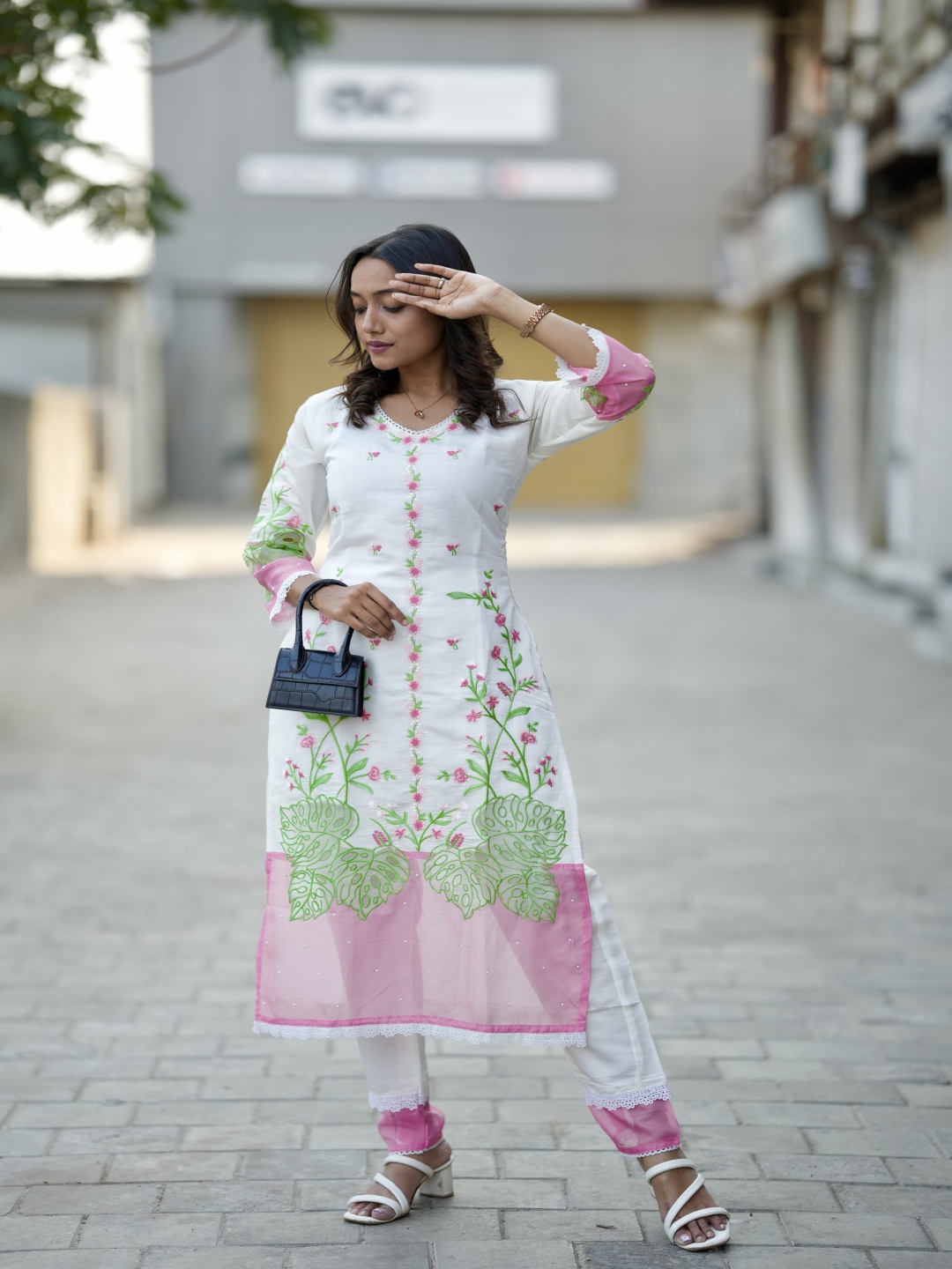LERIYU Floral Embroidered Thread Work Chanderi Cotton Kurta With Trousers And Dupatta, White
LERIYU Floral Embroidered Thread Work Chanderi Cotton Kurta With Trousers And Dupatta, White