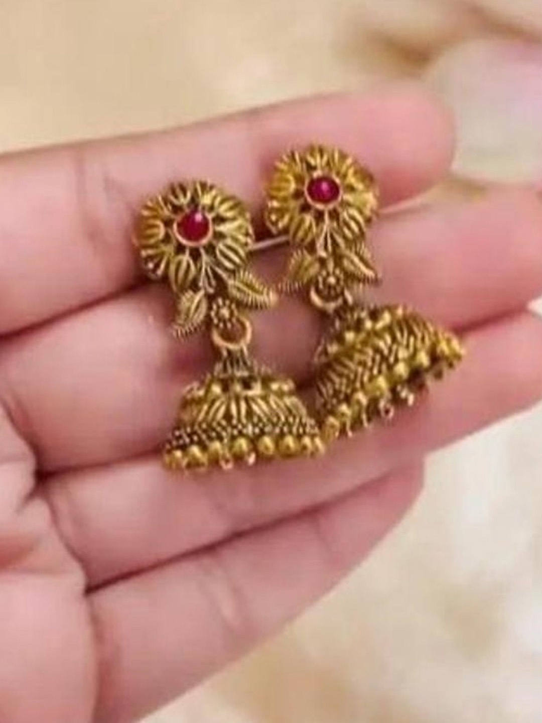 MADDY SPACE Set Of 4 Gold-Plated Artificial Stones Studded & Beaded Dome Shaped Jhumkas
MADDY SPACE Set Of 4 Gold-Plated Artificial Stones Studded & Beaded Dome Shaped Jhumkas