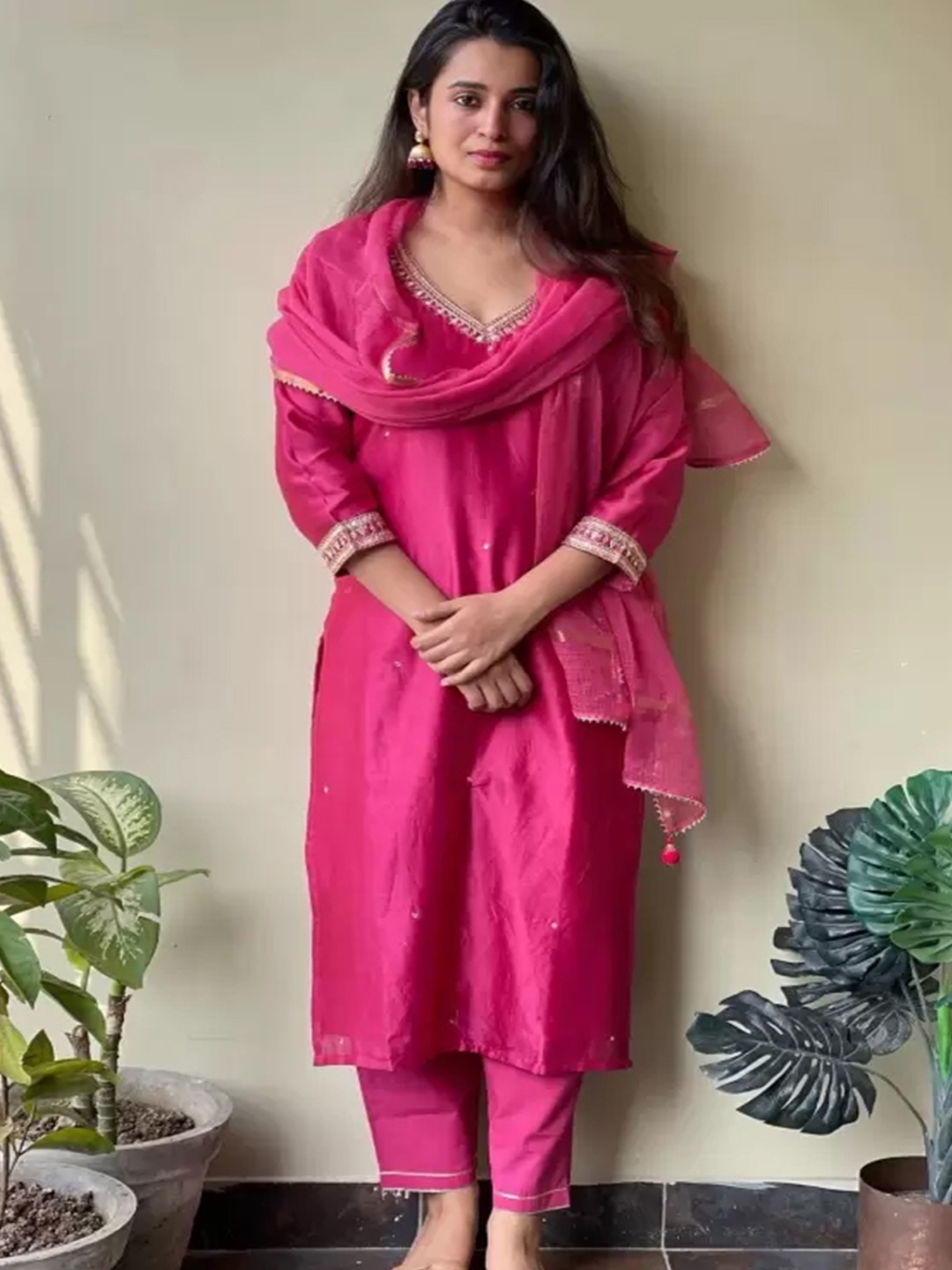 DIVASTRI Floral Embroidered V-Neck Gotta Patti Straight Kurta With Trousers And Dupatta, Pink
DIVASTRI Floral Embroidered V-Neck Gotta Patti Straight Kurta With Trousers And Dupatta, Pink
