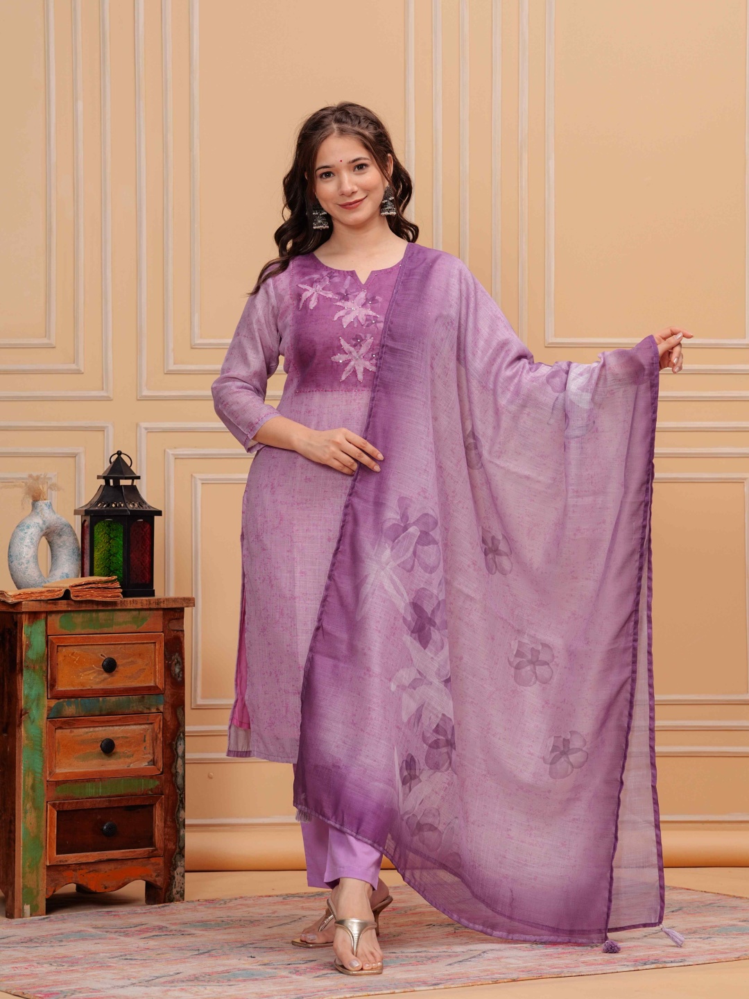 MissKurti Floral Printed Notch Neck Linen Straight Kurta With Trouser & Dupatta, Purple
MissKurti Floral Printed Notch Neck Linen Straight Kurta With Trouser & Dupatta, Purple