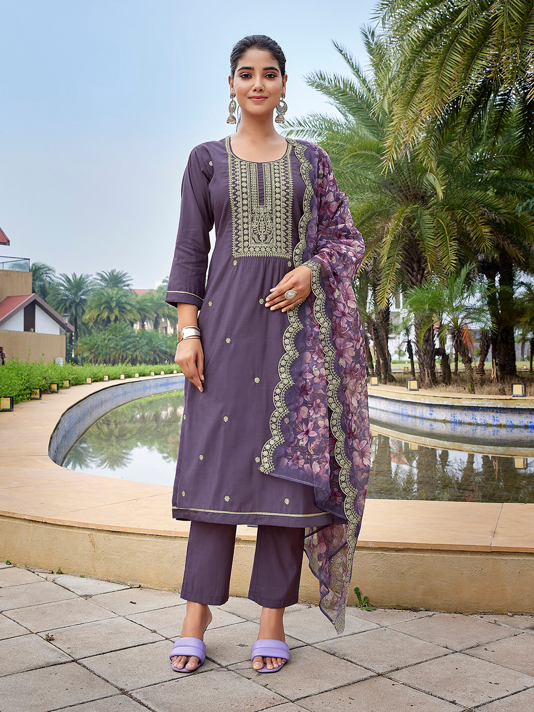 DIVASTRI Yoke Design Embroidered Straight Kurta With Trousers With Dupatta, Purple
DIVASTRI Yoke Design Embroidered Straight Kurta With Trousers With Dupatta, Purple