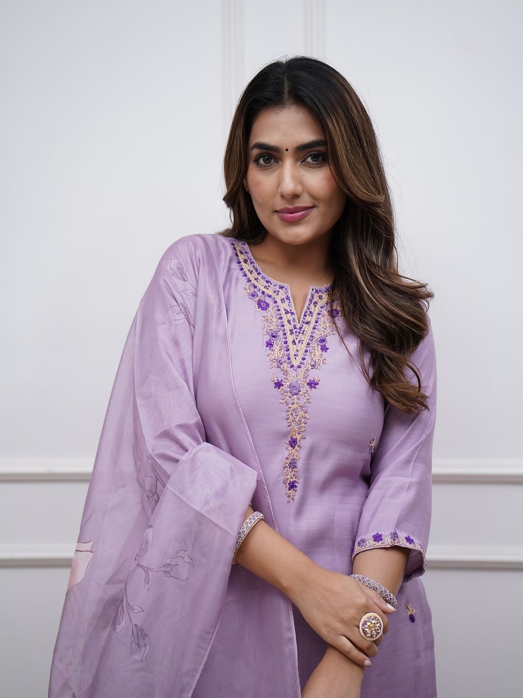 Anouk Lavender Floral Embroidered Round Neck Straight Kurta With Trouser & Dupatta
Anouk Lavender Floral Embroidered Round Neck Straight Kurta With Trouser & Dupatta