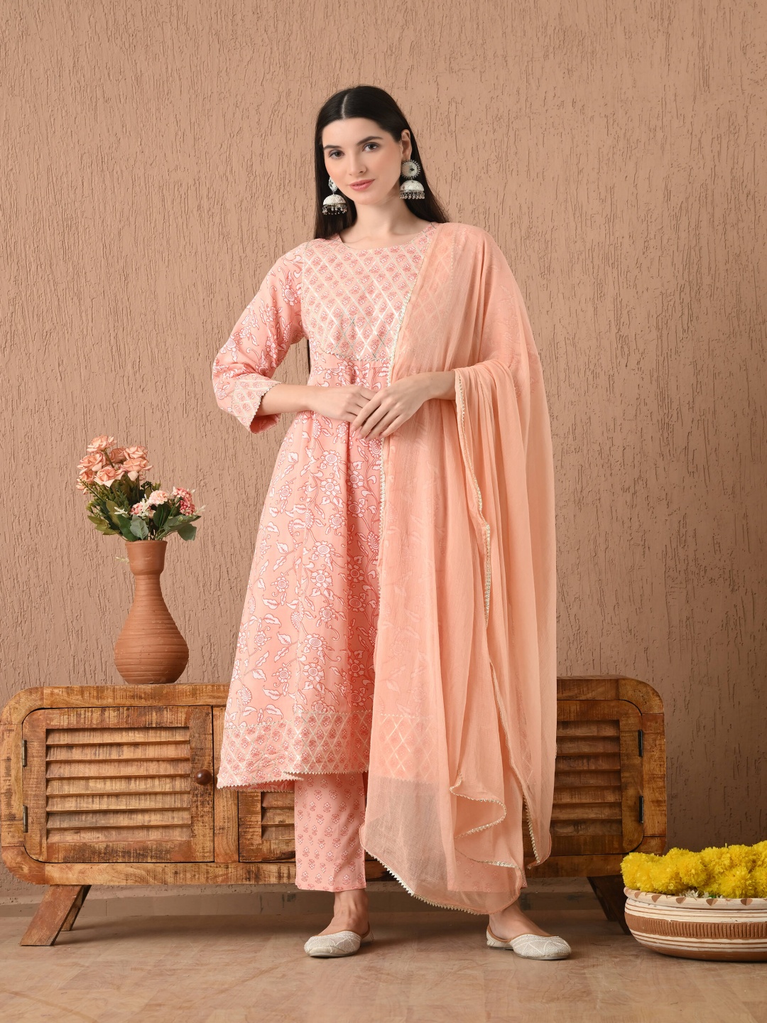 Bhoolft Floral Printed Round Neck Panelled A-Line Kurta With Trousers & Dupatta, Peach
Bhoolft Floral Printed Round Neck Panelled A-Line Kurta With Trousers & Dupatta, Peach