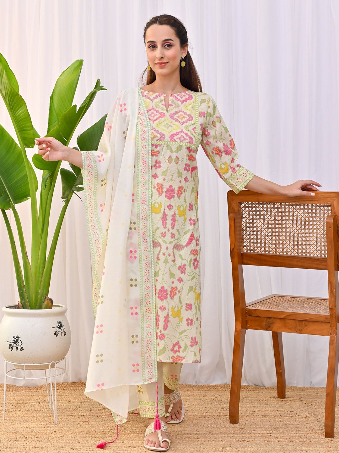 Rustorange Women Floral Printed Regular Pure Cotton Straight Kurta with Trousers & Dupatta, Yellow
Rustorange Women Floral Printed Regular Pure Cotton Straight Kurta with Trousers & Dupatta, Yellow