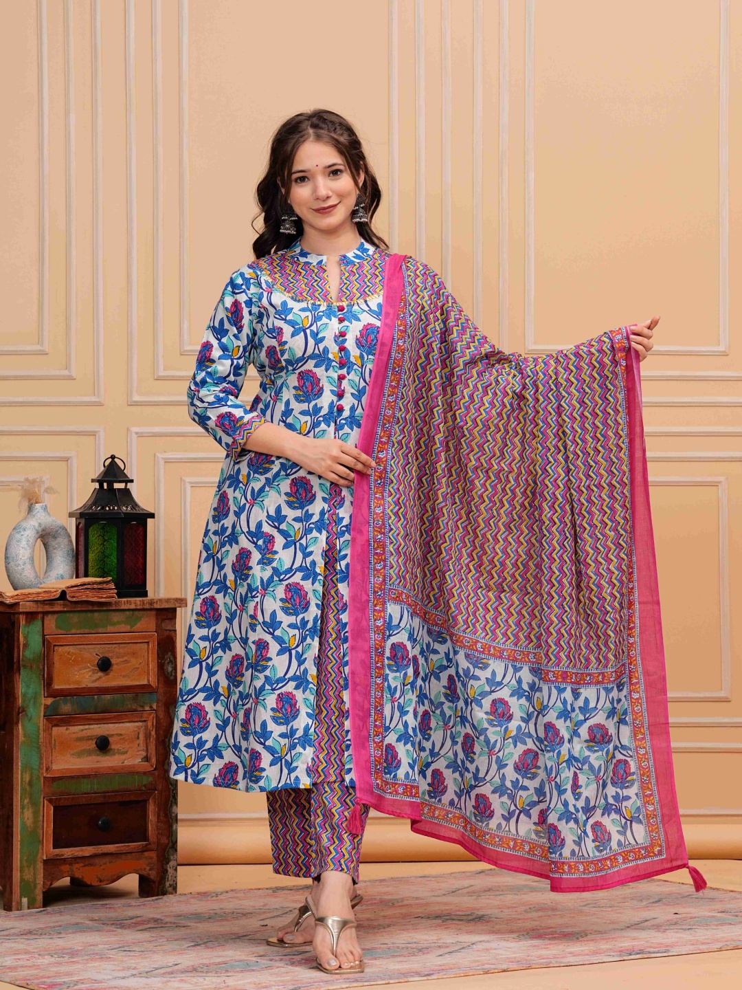 MissKurti Floral Printed Mandarin Collar Pure Cotton A-Line Kurta With Trouser & Dupatta, White
MissKurti Floral Printed Mandarin Collar Pure Cotton A-Line Kurta With Trouser & Dupatta, White