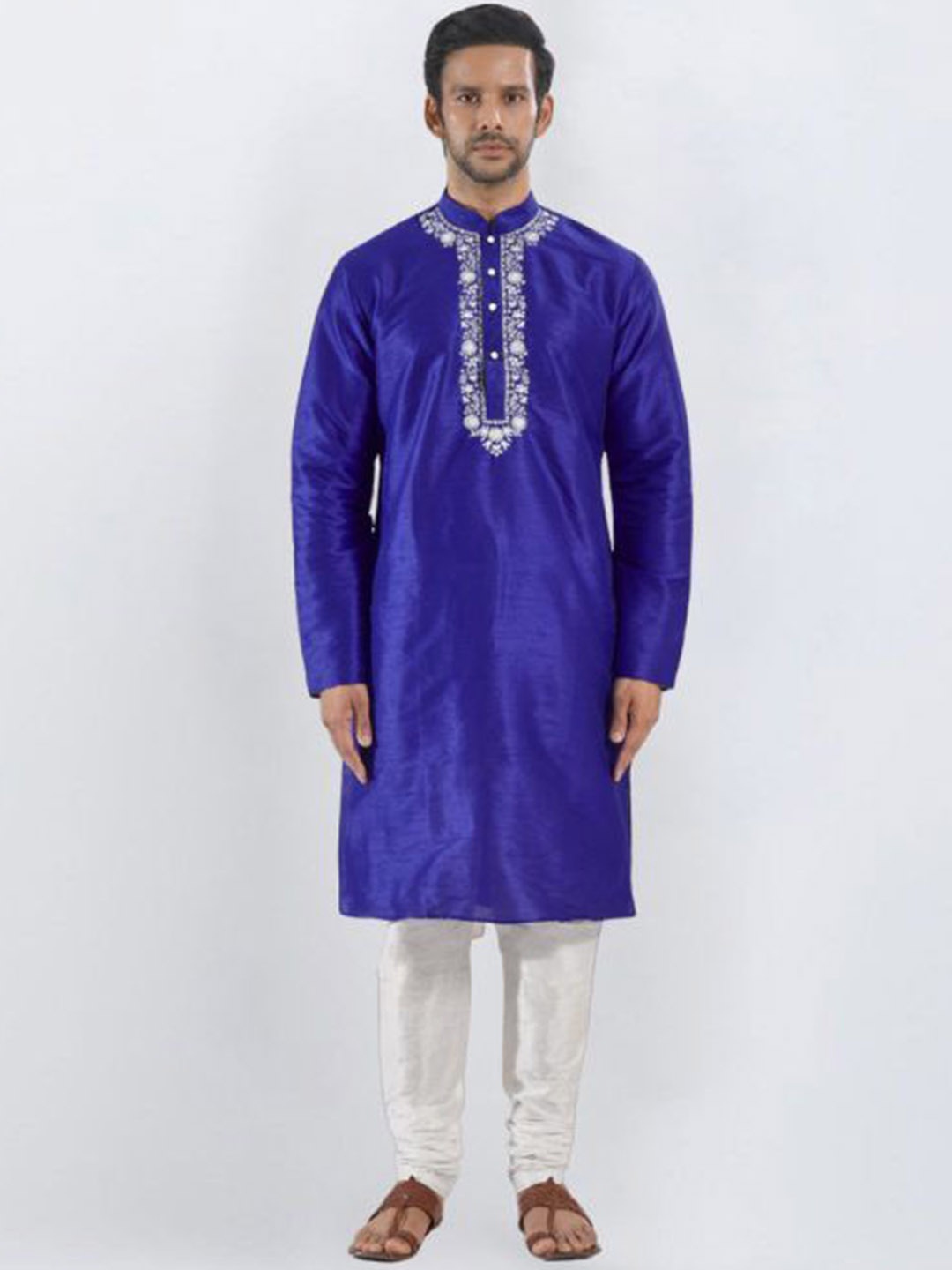 SULAKSHACOUTUREZ Men Ethnic Motifs Yoke Design Regular Thread Work Kurta with Churidar, Blue
SULAKSHACOUTUREZ Men Ethnic Motifs Yoke Design Regular Thread Work Kurta with Churidar, Blue