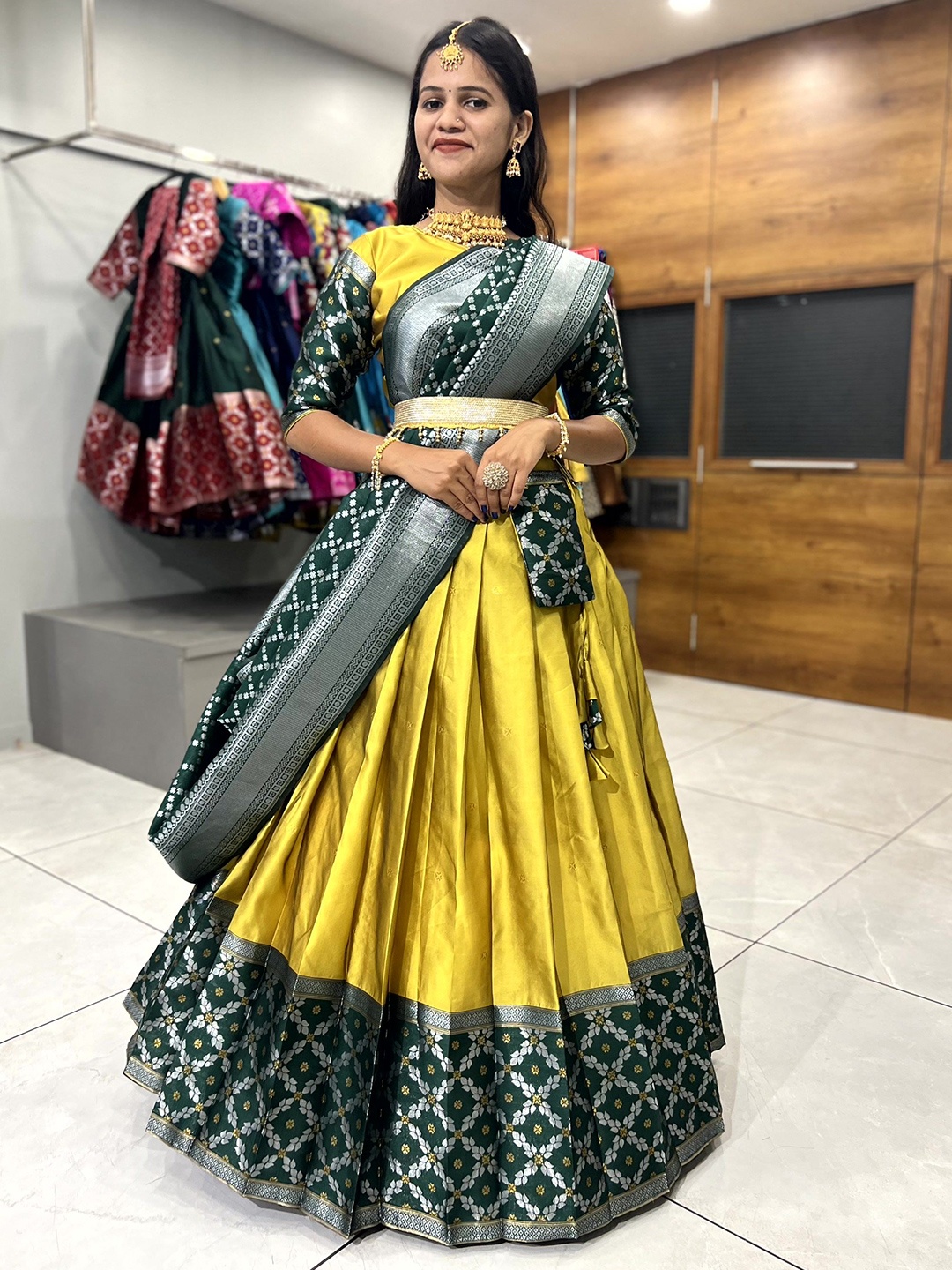 DIVASTRI Floral Woven Design Zari Unstitched Blouse And Lehenga With Dupatta, Yellow
DIVASTRI Floral Woven Design Zari Unstitched Blouse And Lehenga With Dupatta, Yellow